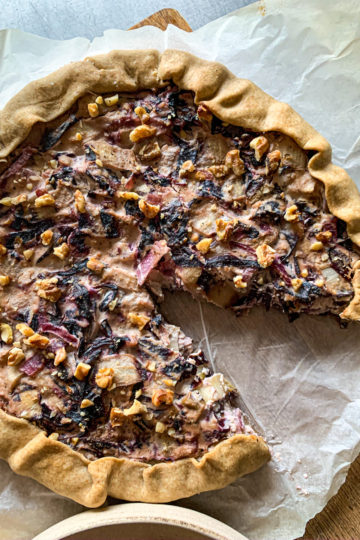 Radicchio, walnuts and tofu quiche