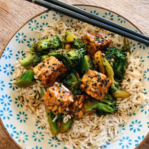 Sticky teriyaki tempeh and broccoli stir fry