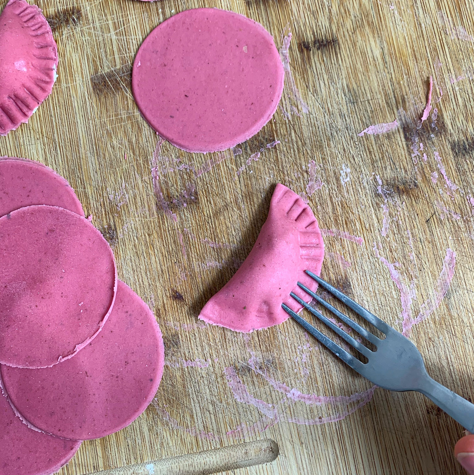 Pink beetroot ravioli | With a creamy tofu filling | Valentine's day