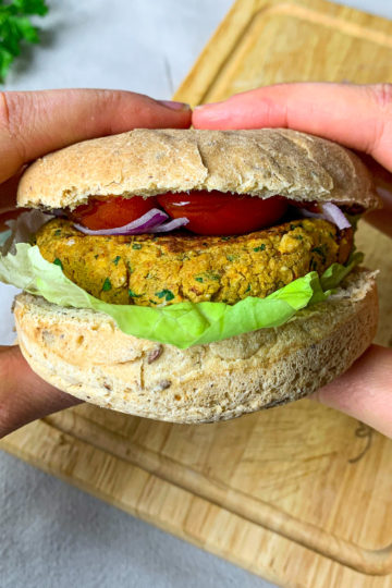 chickpeasundried-tomatoes-burger