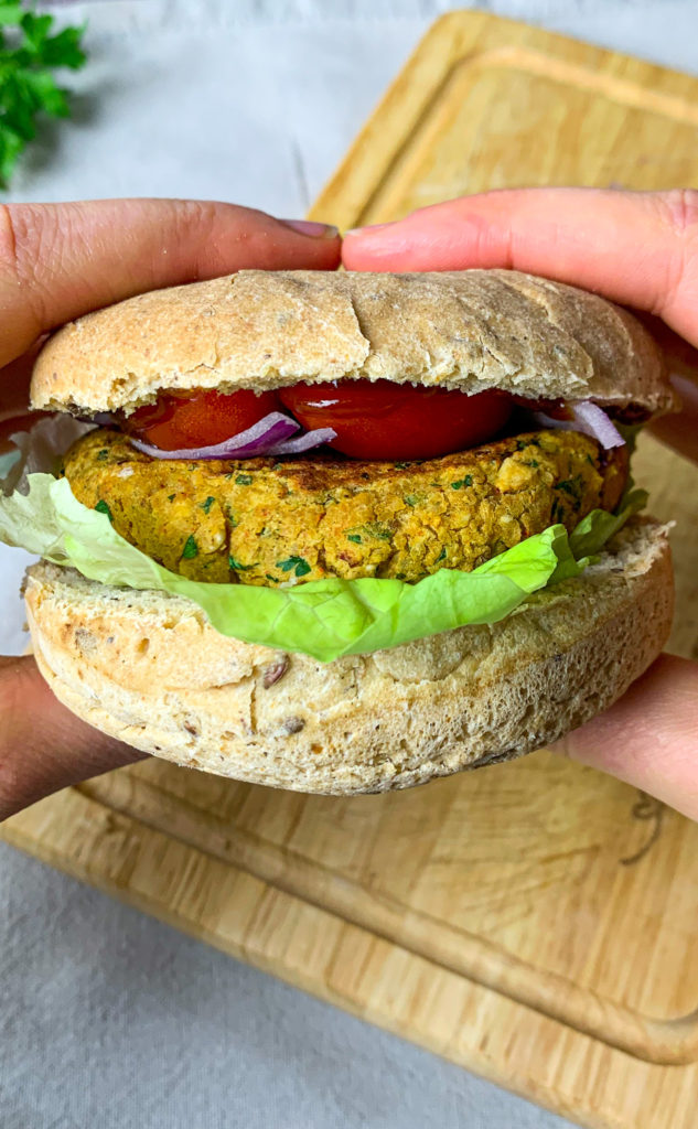 Vegan chickpea and sun-dried tomato burger | easy and quick