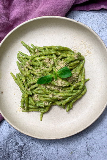 Vegan basil pesto