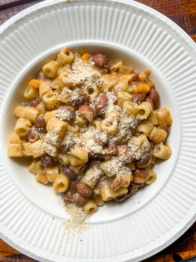 One Pot Vegan Pasta e Fagioli 