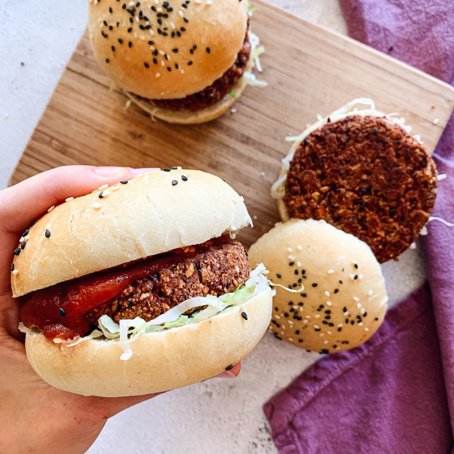 Quinoa and red kidney bean vegan burgers -easy vegan recipes for beginners 