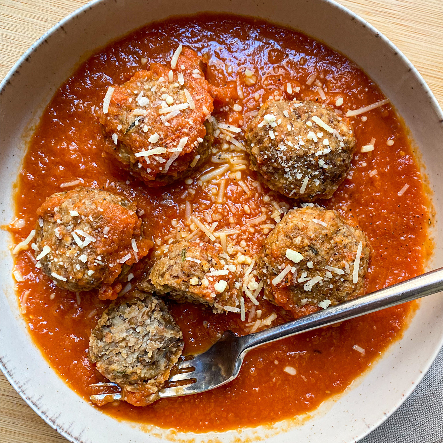 vegan-lentil-meatballs-with-tomato-sauce