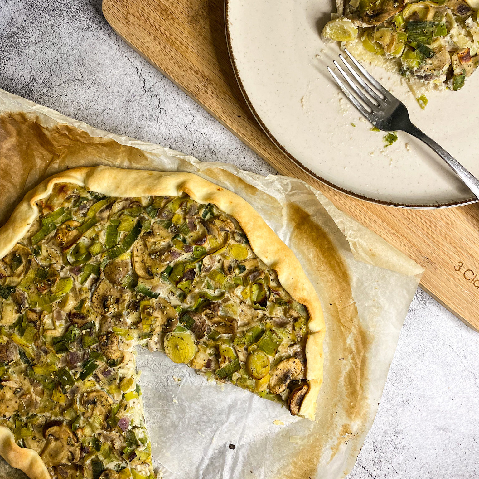 Easy Vegan quiche with tofu, leeks and murshrooms