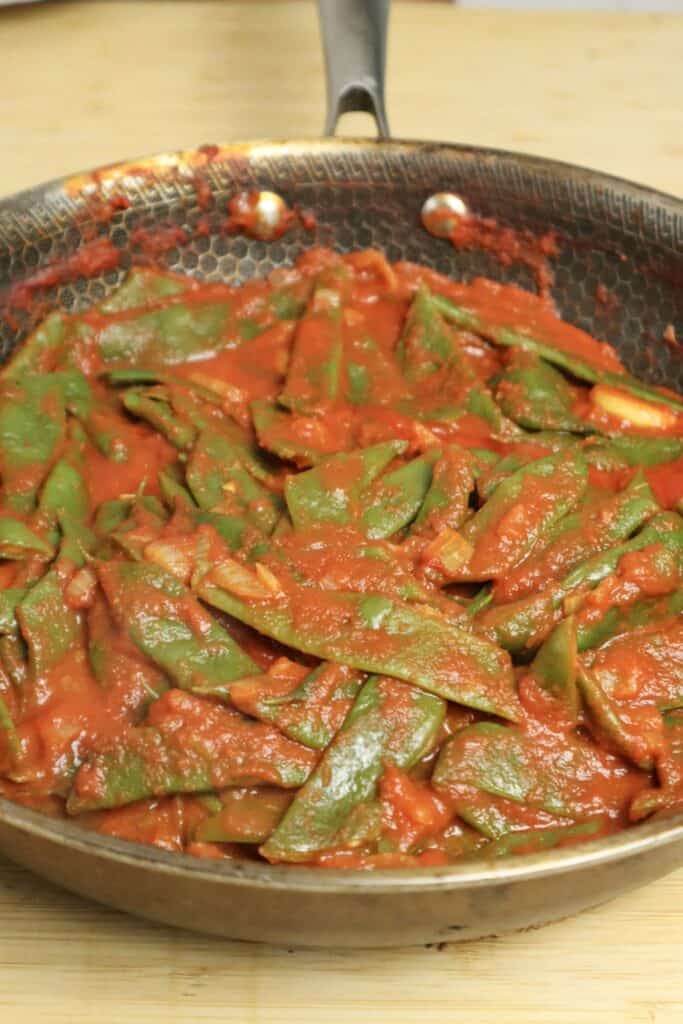 romano beans mixed with tomato sauce